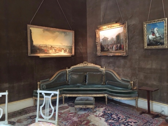 Canapé d'angle Louis XVI©HV